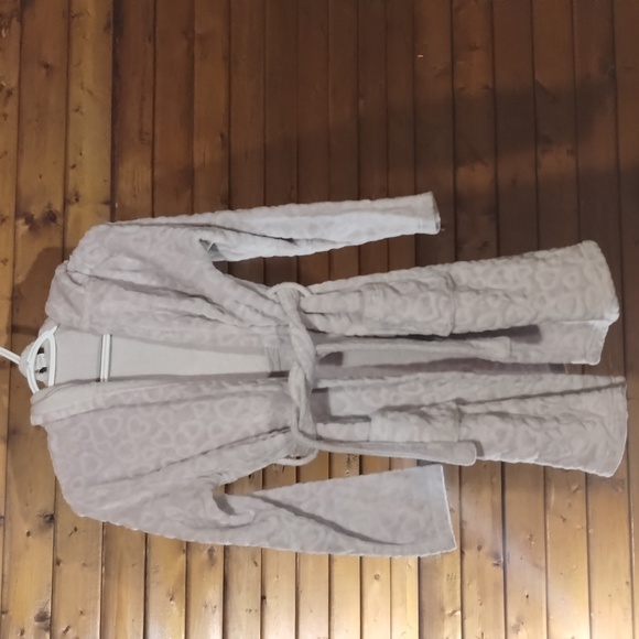 Girls hooded robe/light purple with hearts from Jelli Fish Kids/Lightly used - Picture 2 of 2